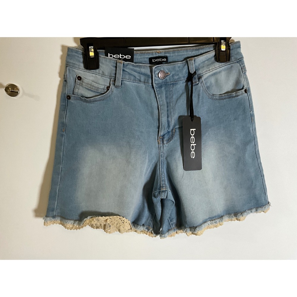 Bebe Women Light Wash Denim Crochet Lace Hem Shorts Size 4/27 BHQ-85-LB